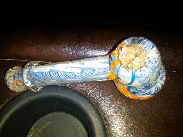 prettygirl_toke's tweet image. There's a layer of hash hidden between the weed :D #TakeAHit #StonerNation