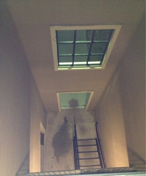 JokeKrish's tweet image. That badass moment when u piss of the 3rd floor balcony #EditedVersion