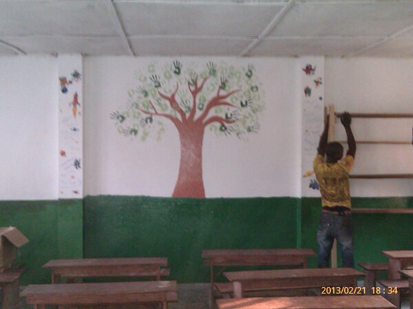 Class 2B get the 'hands on' treatment &amp; some new shelves from our friend Eddie! :)