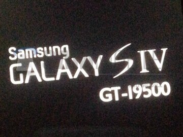 SamMobiles's tweet photo. BREAKING: Samsung ditches own AMOLED and EXYNOS inside new Galaxy S IV http://t.co/GdBrg2tX5E #SGSIV #SGS4 http://t.co/BY7GAObqaf