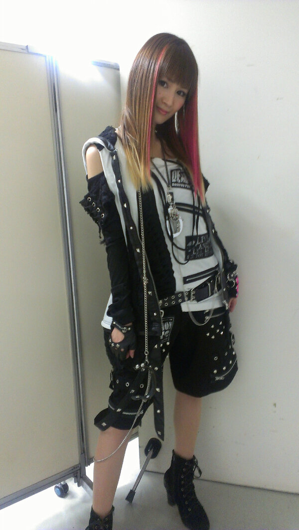 小林ゆう 公式 ファッションブランド Sex Pot Revenge さんとコラボレーションが決定いたしました 小林ゆう Sex Pot Revenge グッズのイラストや モデルも務めさせて頂きます 大好きなブランドとのコラボ 夢のようです Http T Co U2huna2wng