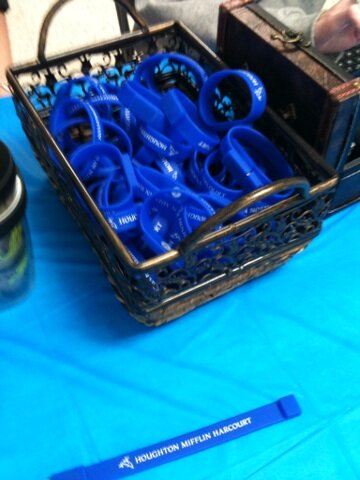 EdcampFWD's tweet image. Everybody gets a flash drive bracelet thanks @buzz1870  #edcampfwd #edcamp