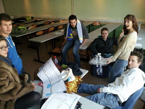 PolyteClermont's tweet photo. @PolyNightWork on a une equipe 8 au top ! avec notre meilleure respo réseau Manon! #polynightwork http://t.co/I9q6s90MSo