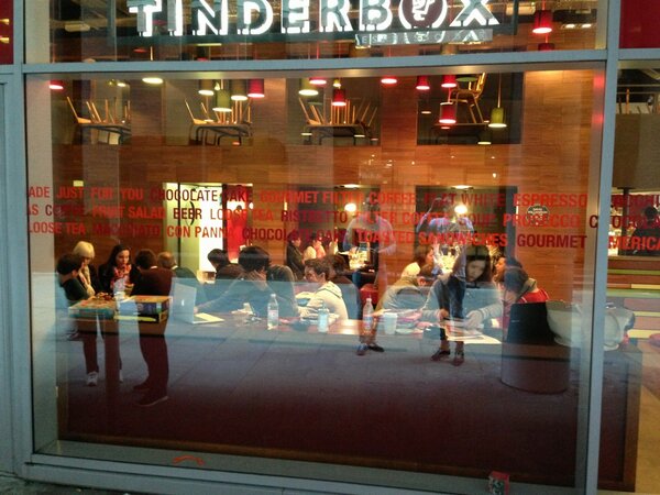 joe8ch88's tweet photo. @thomashunt88 @bethford91 @shiperlay proof that tinderbox is the place to be.... #rammed http://t.co/CFFwBUknGQ