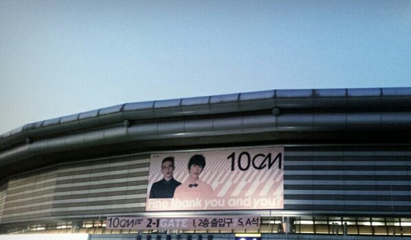 susielysts's tweet photo. 10CM 2집 발매 기념 콘서트!!
너무나 즐거웠던 시간♥ 무대 위 그들의 음악이 참 솔직하고 멋지다. http://t.co/4jEMAqqLQF