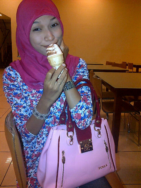 Blue_queenz's tweet image. T