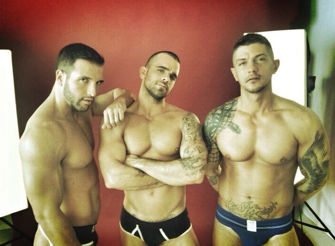 Watch Damien Crosse's leaked NSFW photo on TwXstars