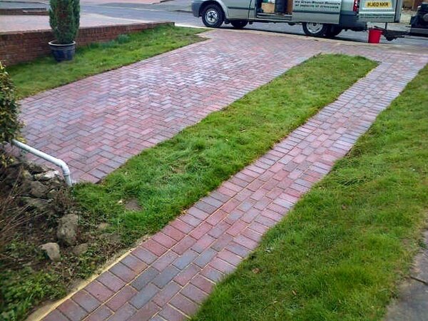 LewisCityClean's tweet image. All done drive clean,Re sanded and sealed with the company weatherproof weed repellent sealer with the gloss affect