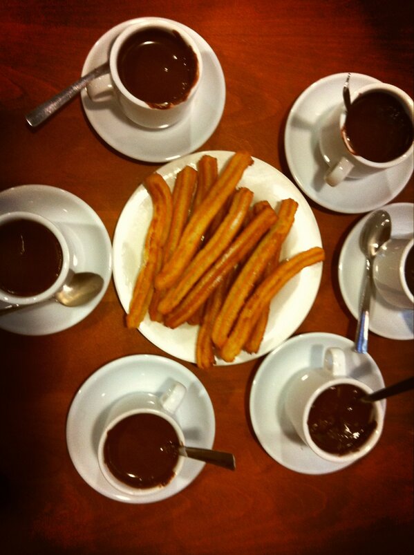 MartaEsprt's tweet photo. Combatiendo al cierzo!! @rocio88sp @caroigva @_SaCruz @SaraGmez1 @LAUMASZA http://t.co/hUhcQ44GXn