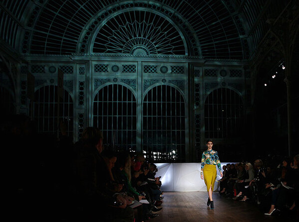 DunceDesign's tweet image. MATTHEW WILLIAMSON #LFW @RoyalOperaHouse