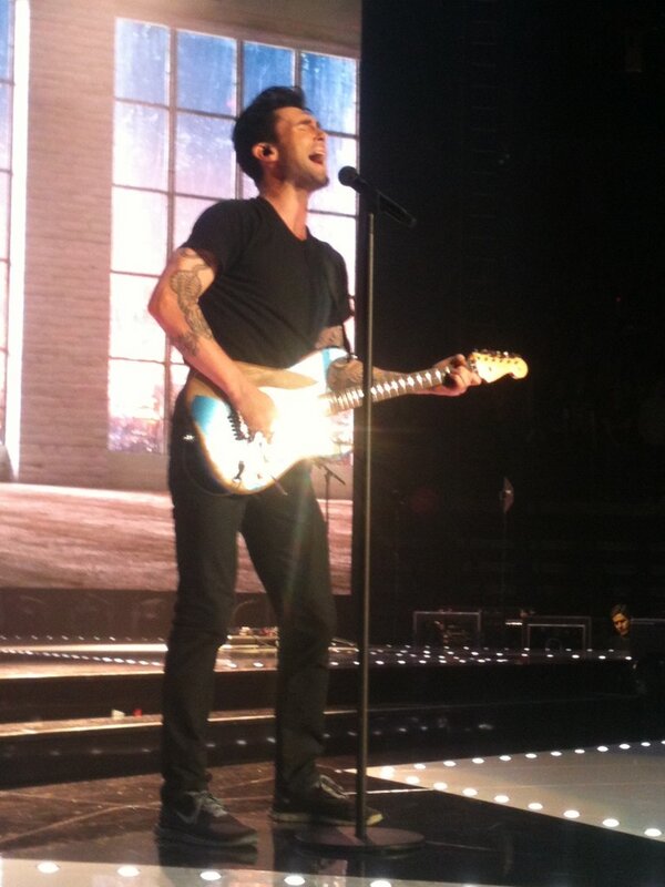 ShoppingSarah's tweet photo. For all the @adamlevine lovers out there... #M5tour #concert the Vancouver show was AMAZING!! @maroon5 http://t.co/dkRXIOCe5s