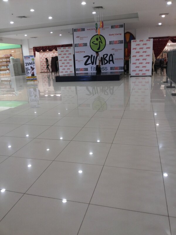 vevenskiiee's tweet image. Kainis di ako naka-attend ng dance workshop busy kasi sa studies . #finals #endofclass #summer