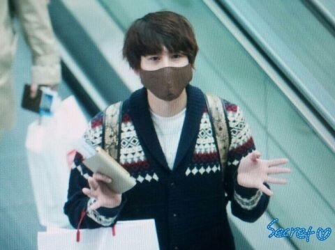 EvilKyupil_'s tweet photo. Gue takut dibilang ganteng, jdi pake masker aja dah ε(๑•ื๔.̮.̮๖•ื๑人)з http://t.co/MLzWYBoezK