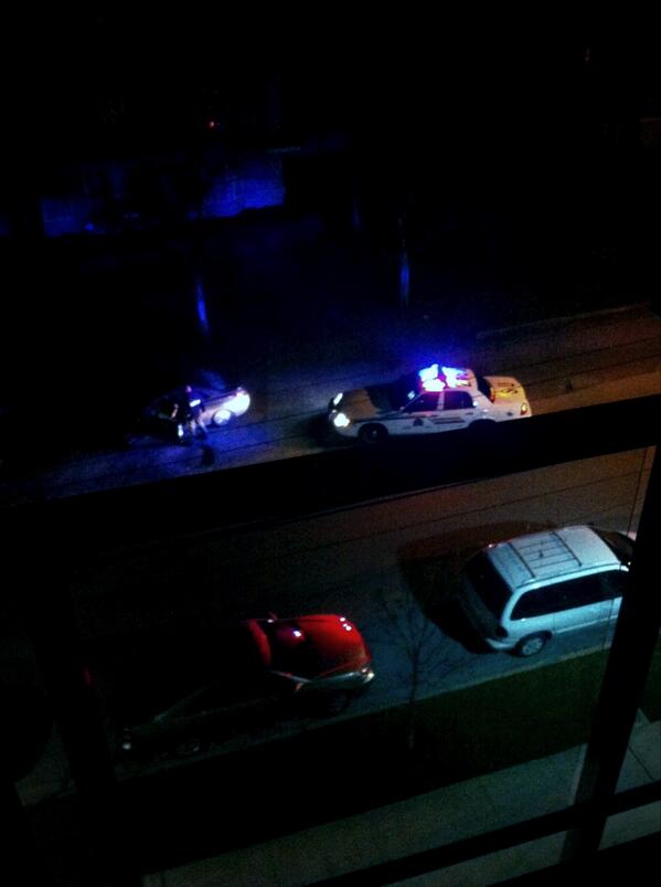 naandezzz's tweet image. Happening right now on 138th &amp;amp; 108th. Hahaha dumbass drunkies 😂😂👌🙈🎉 #surreyproblems #busted :)