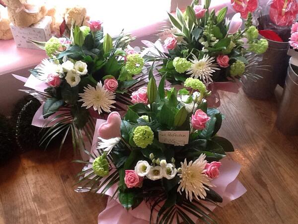 EllieBFlowers's tweet photo. Pink perfection, £35 for a perfect mum! http://t.co/cDVY4Gq3St