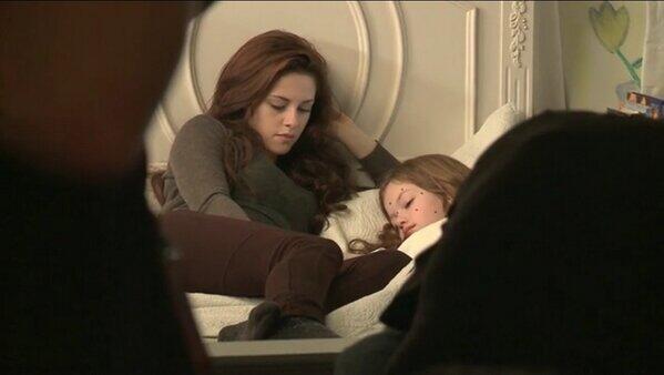 HechosRobPattOK's tweet image. Bella y Nessie, BTS de #BDP2 ♥