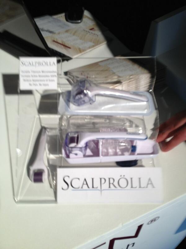 Microaghi di titanio per stimolare lo scalpo