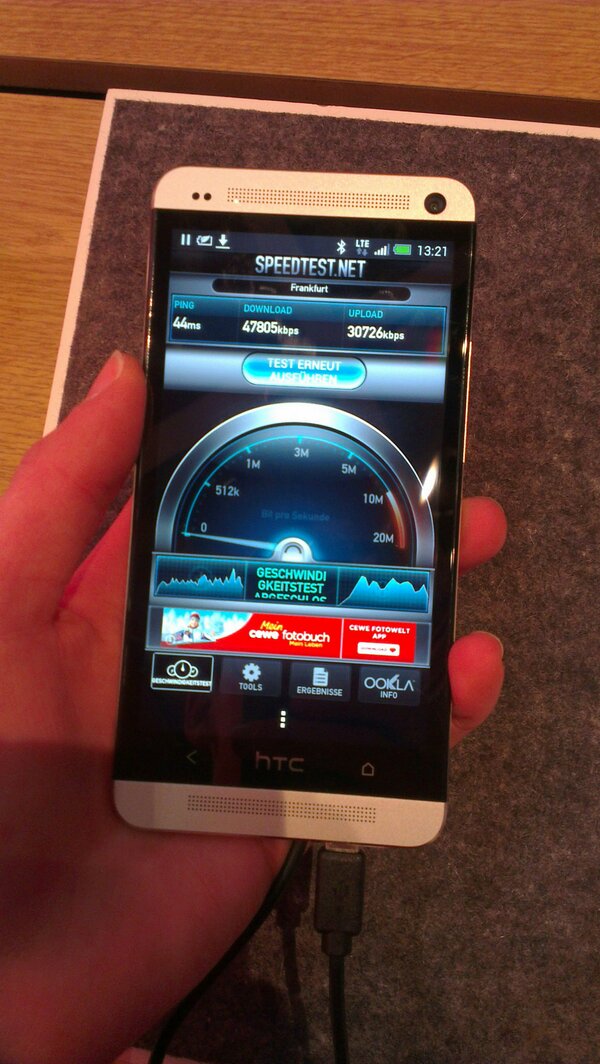 tomas_cebit's tweet image. LTE is supersnel #CeBIT2013