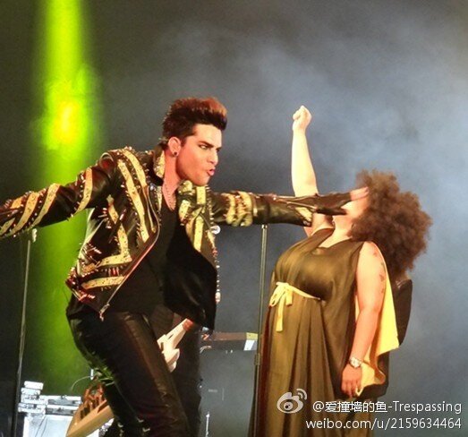 SauliAndAdam's tweet photo. this has to be the most perfectly timed photo ever taken lol http://t.co/VxzD9GVsuG