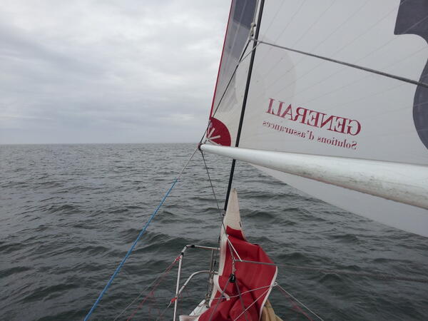 duffsailing's tweet photo. ;-) RT @nicolunven Ma contribution à la journée de la femme: suis parti en mer à 7h30: elle a la paix tte la journée! http://t.co/dFtzuBLuUu