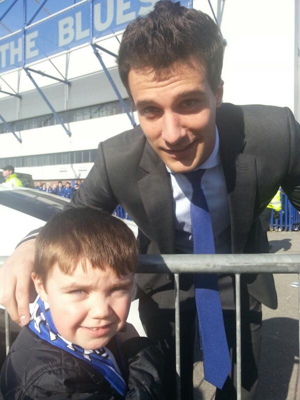 crazyharrison's tweet photo. me girls little lad with @tolisvellios last week b4 the game. http://t.co/e2igHjTzxm