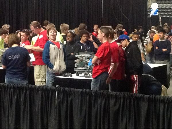 AuroraRobotics's tweet image. #aurorarobotics 5738A up next for their first qualification match. We like cheese with our bots! #aurorahuskies