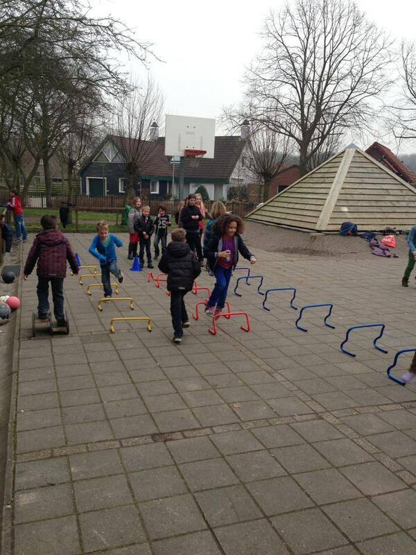 NielsNesta's tweet photo. Vanmiddag clinic in #Arendskerke gedaan met de gebroeders #Nuytinck ! #Atletiek &amp; #Voetbal. #38kids #gemgoes #smwo http://t.co/4aIQydCHSI