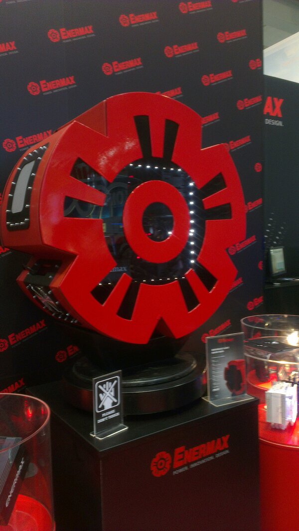 tomas_cebit's tweet image. Enermax had een coole casemod #CeBIT2013
