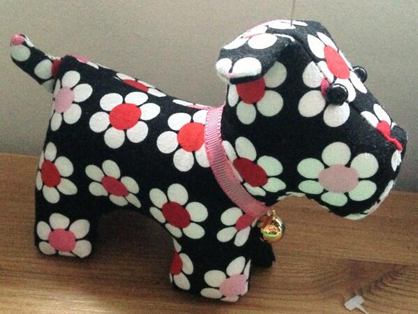 QuiltyMagee's tweet photo. How cute is my little pin cushion http://t.co/NvndZMN7iK