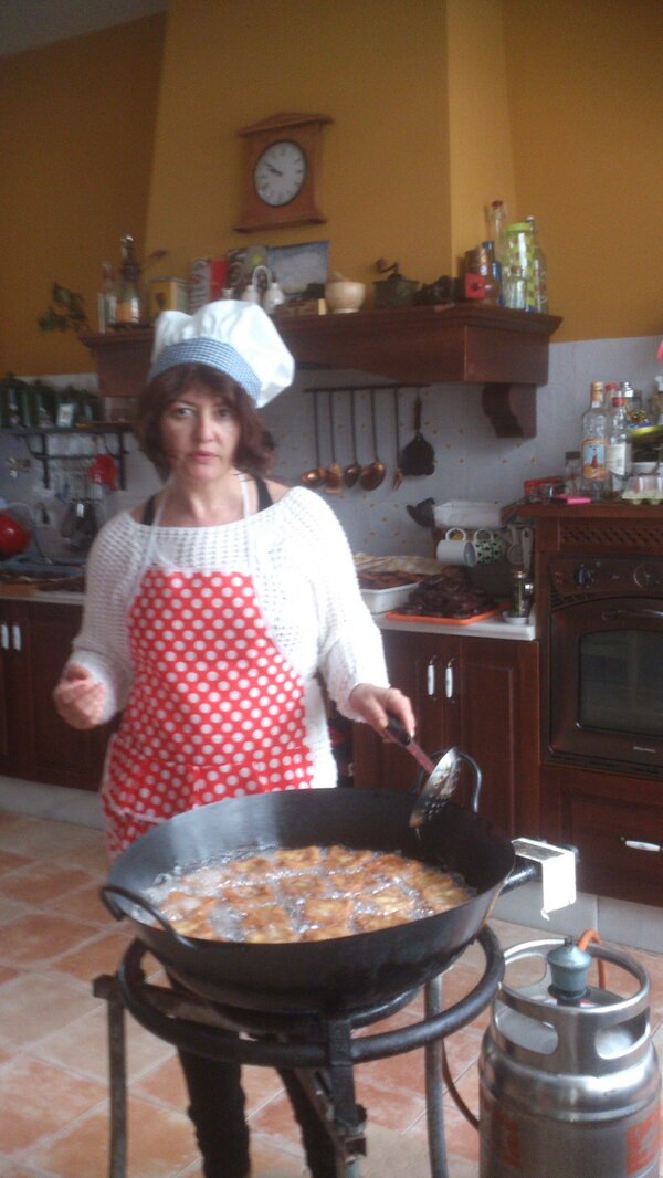 AFANES_ViVerde's tweet photo. torrijada el domingo a las 5 de la tarde en el centro de mayores. Torrijas a 1€ http://t.co/TuPsQxDzXU