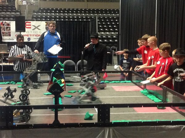 AuroraRobotics's tweet image. #aurorarobotics 5738B scores very well but loses 83-90. Bryce is doing great his first time driving in competition!