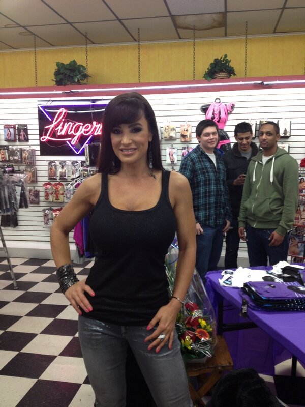 Lisa ann fans. лиза ann. лиза энн в брюках. лиза энн в жизни. Lisa ann fans.