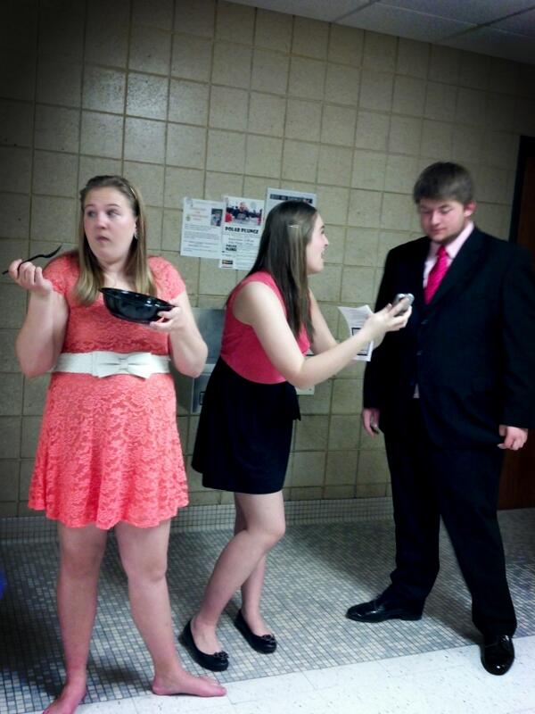 BOSCandidCamera's tweet photo. Middle school night emcees getting ready to be awesome! @haileyschmidter #logan #katelyn http://t.co/IDEIcnMAz9