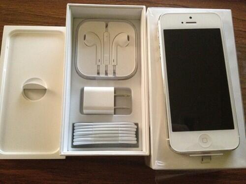 Cesar985's tweet photo. @Negoceo Vendo iPhone 5 Blanco 16GB FactoryUnlocked como NUEVO. $26.500 neg info aqui , 23BE48FB ó 8098539978 http://t.co/SEnk0pICvu