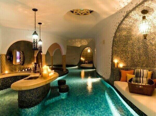 NaturPictures's tweet photo. Este río atraviesa una casa. Realmente increíble. http://t.co/ncFK06Qnvn