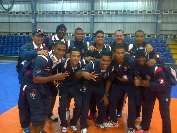 edgarrivas21's tweet photo. Gracias Dios por la victoria viva Dios y viva el futsal panamá 2 vs costa rica 1 http://t.co/PevL7BLwoi