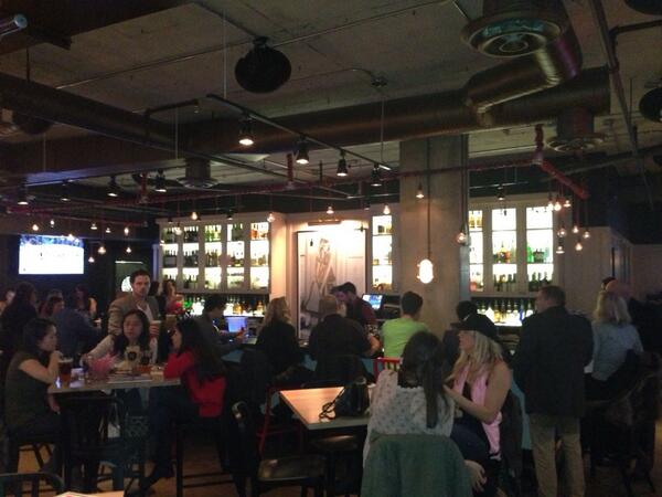 ChefBlackwell's tweet photo. Action and entertainment offered at Roosevelt!! Come check us out!! http://t.co/JBugA3mJFA