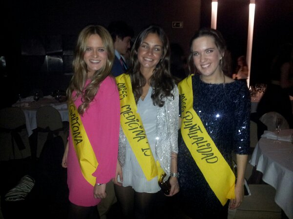 lufulo22's tweet photo. @FuenCasasGalan @esme_20 y yo las abanderadas de la nochees!! http://t.co/1OiEw5WU4B