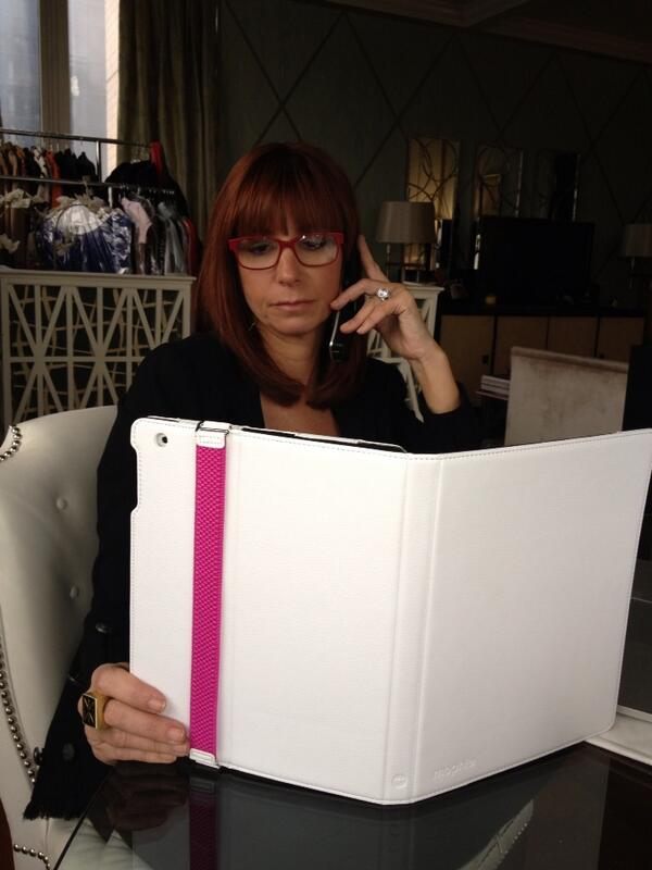 Jillzarin's tweet photo. Loving my new @Mophie iPad case with diff colored straps. http://t.co/KZh2vRAFDU