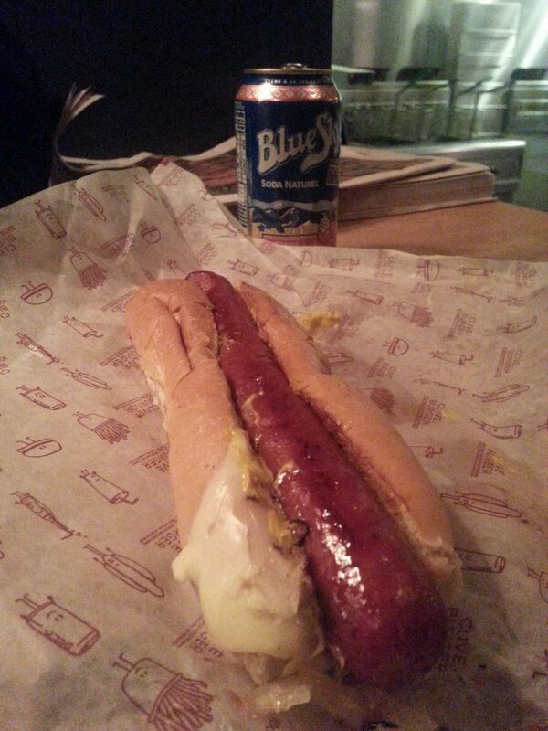 voyagegourmand's tweet photo. Last stop of the night @CliveBurger17 they have good hot dogs too! http://t.co/2aT1VqT0Yg