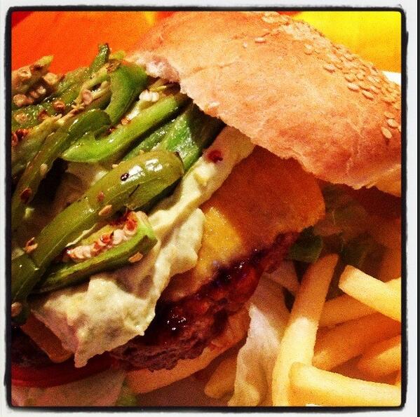 RickBothma's tweet photo. Mexican Burger @DownSouth_CT juicy indeed #jalapenos http://t.co/HXN1mh0Ybq