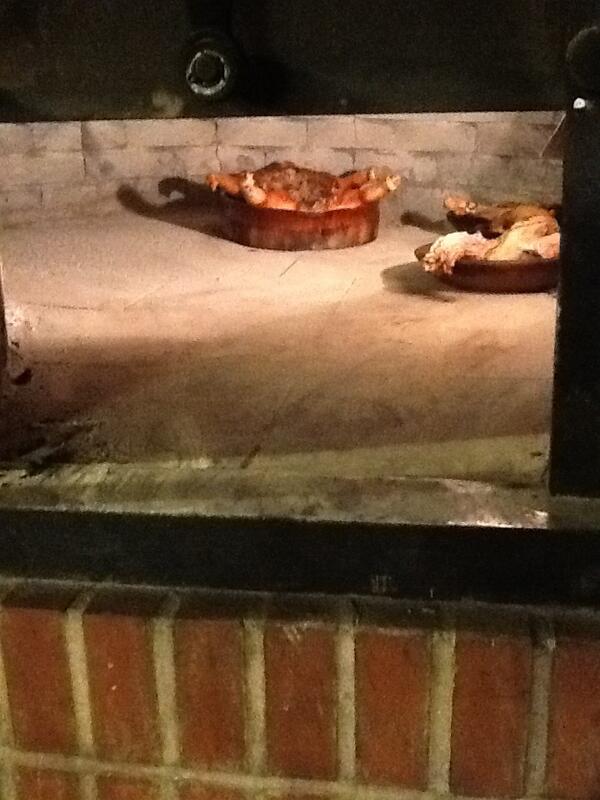 Alguien quiere cochinillo  de Segovia al horno de leña en una hora estará listo