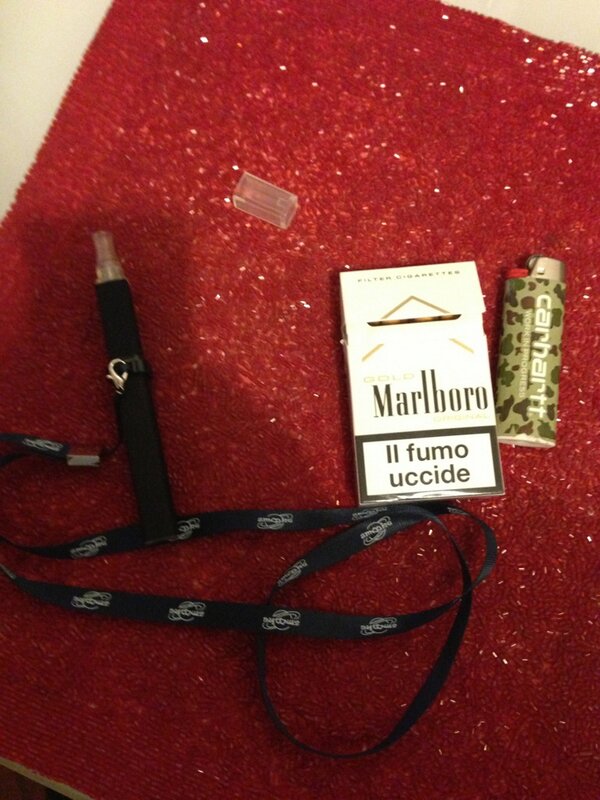 chetetuitti's tweet photo. È come trovarsi a decidere tra Gegia e Charlize Theron http://t.co/dgmJ3j8key