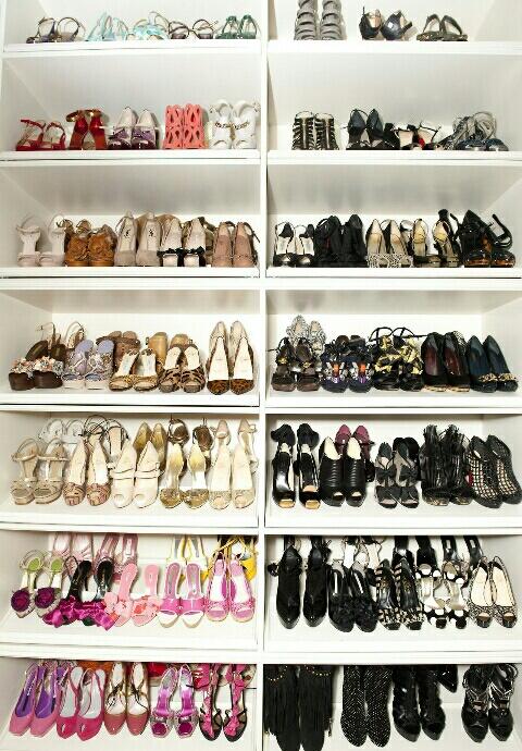 conirossi's tweet photo. "@LaClePrivee: Acabo de encontrar el PARAÍSO ♥ Una mujer nunca tiene suficientes zapatos ;) http://t.co/SxZT4wWP5n"@min_abella