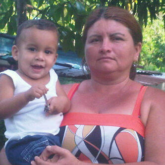 TheKindredGame's tweet photo. mi abuela y mi primto http://t.co/V2qUFR3Fmm