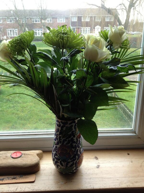 Sallywallybongo's tweet photo. “@clairebonjovi: http://t.co/rpnykvFbew” must be loosing it or is that 3 bunches of flowers!