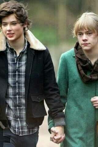 HarryStvles's tweet photo. This is so wrong!! LOL http://t.co/THGPcizUWk