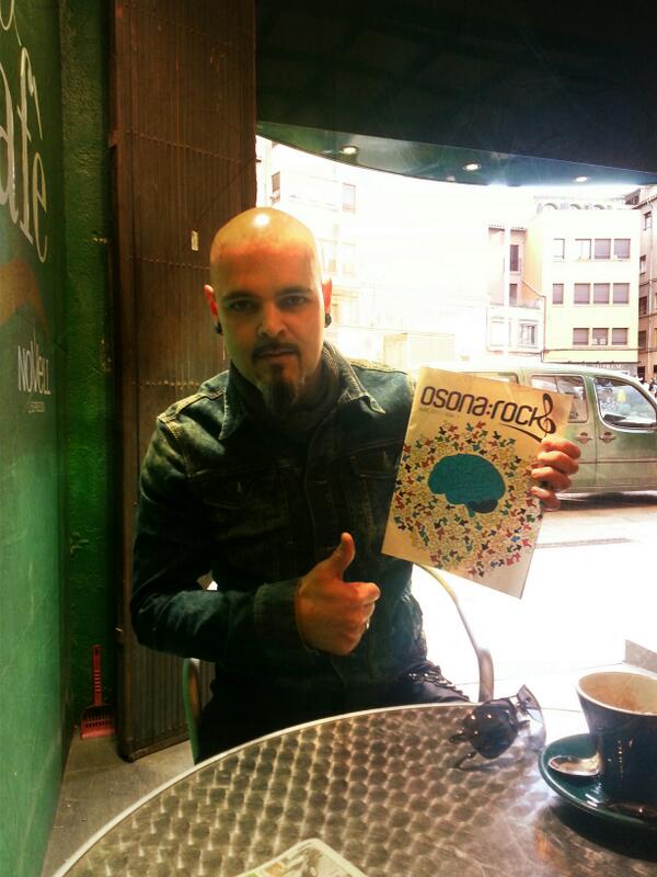 El baixista d' <a href="/eikostreetteam/">Eikostate Streetteam</a> ja té la revista!