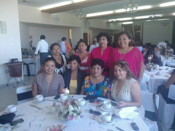 elisaibarranoh's tweet photo. Compartiendo desayuno @yanitavila @ReynaRocaEscami @belemrome @EsquivelFanny @patygamboawong http://t.co/mlHfJDKwwT