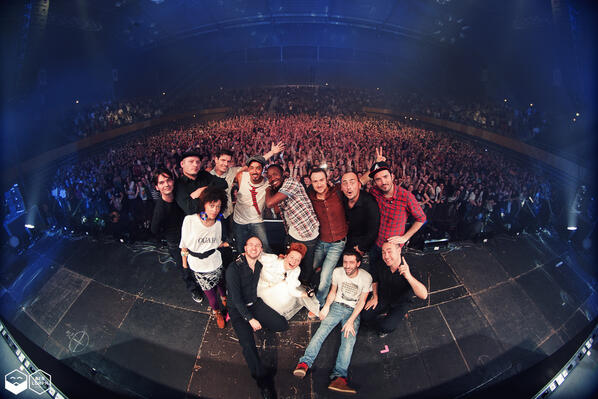 C2Cdjs's tweet photo. #LeHavre hier ! Derniรจre date de la tournรฉe. Big up ! #photodefin http://t.co/UQlQpmx8ry